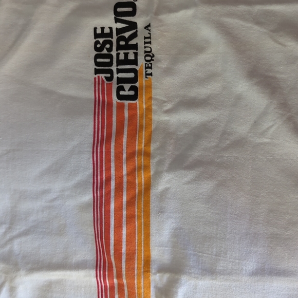 JOSE CUERVO TEQUILA EARLY 80s SPELLOUT GRADIENT LOGO DRINKING TSHIRT LARGE - Picture 2 of 5